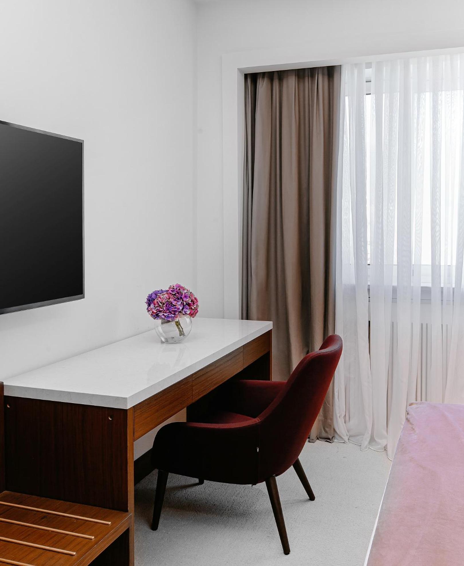 Qafqaz Riverside Hotel Gabala Exterior photo A room at the hotel